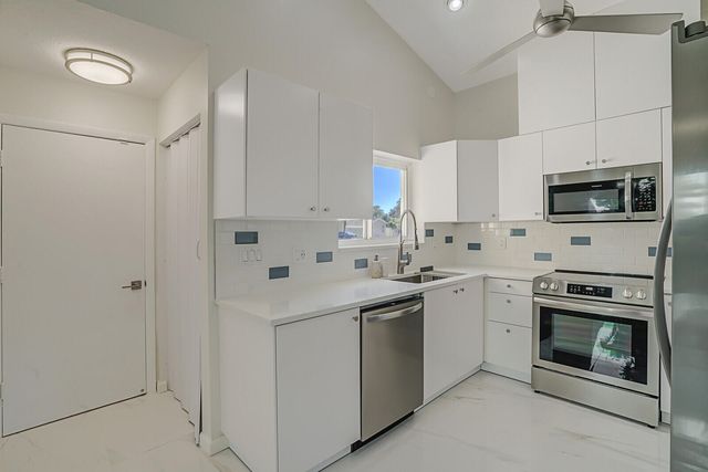 1080 NW 20th Avenue, Delray Beach, FL 33445