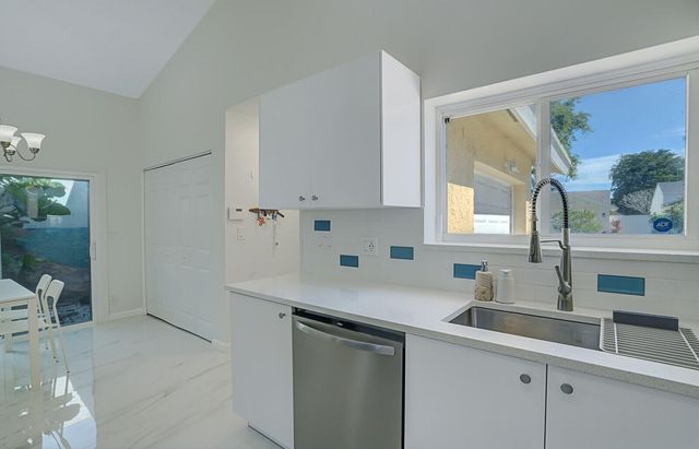 1080 NW 20th Avenue, Delray Beach, FL 33445