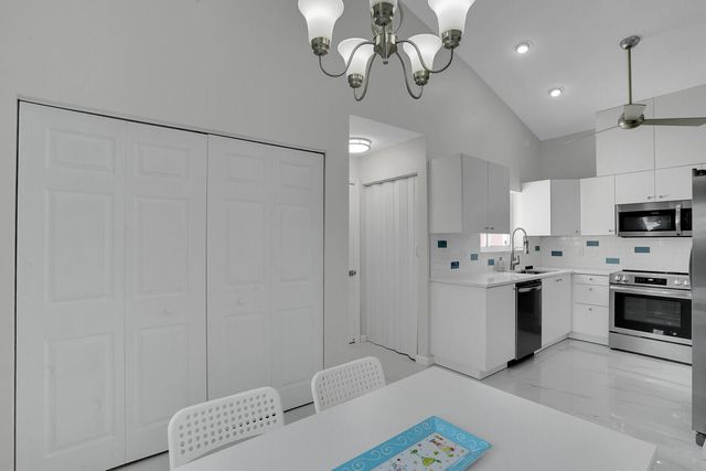 1080 NW 20th Avenue, Delray Beach, FL 33445