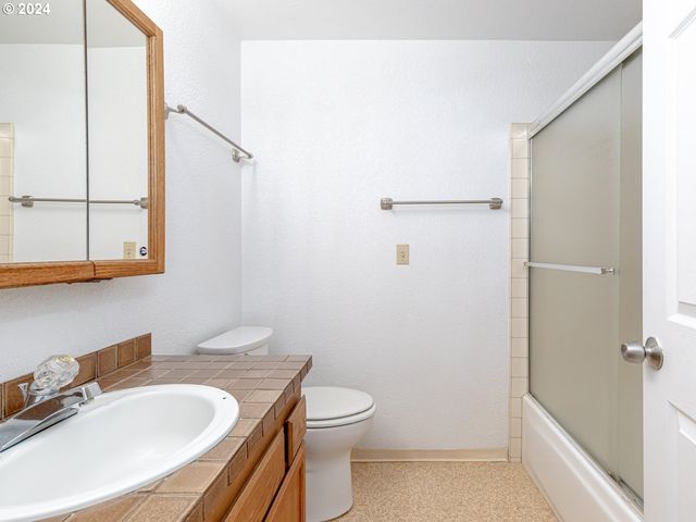 3242 Ne 29TH St, Gresham, OR 97030