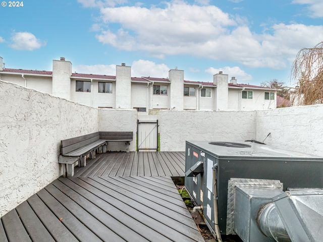 3242 Ne 29TH St, Gresham, OR 97030