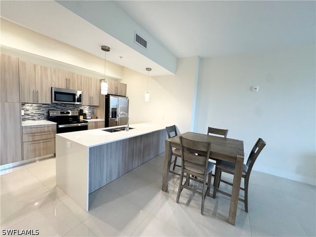 15901 Royal Pointe LN 405, Fort Myers, FL 33908