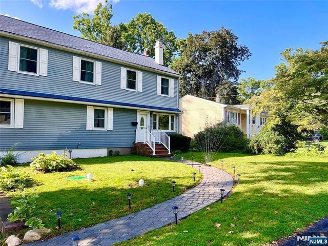 85 Lakeshore Drive, Oakland, NJ 07436