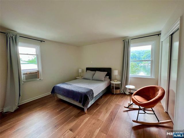 85 Lakeshore Drive, Oakland, NJ 07436