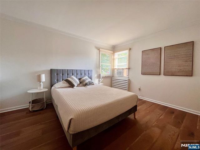 85 Lakeshore Drive, Oakland, NJ 07436
