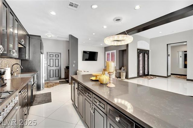1012 Granger Farm Way, Las Vegas, NV 89145