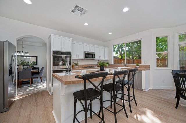 820 Travis St, Folsom, CA 95630