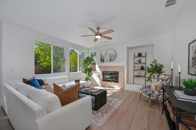 820 Travis St, Folsom, CA 95630