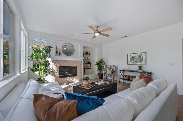 820 Travis St, Folsom, CA 95630