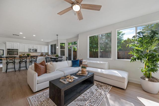 820 Travis St, Folsom, CA 95630