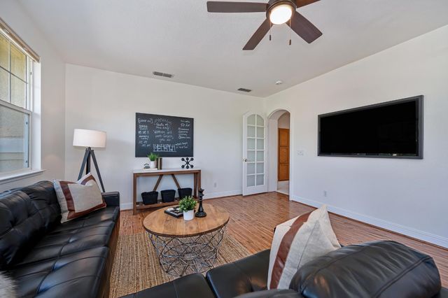 820 Travis St, Folsom, CA 95630