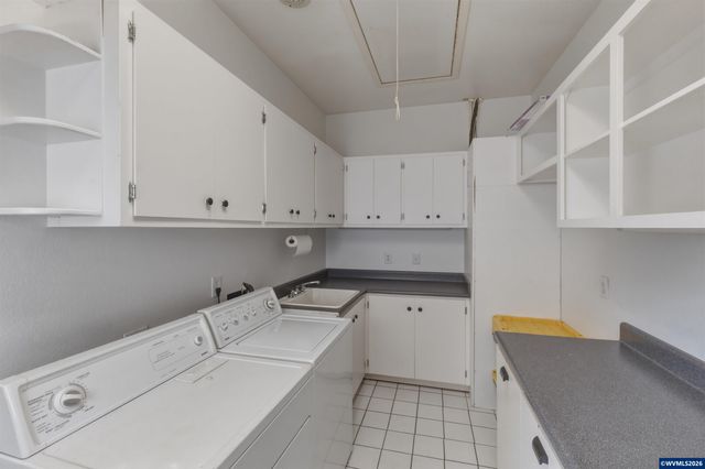 1137 N 4th St, Stayton, OR 97383