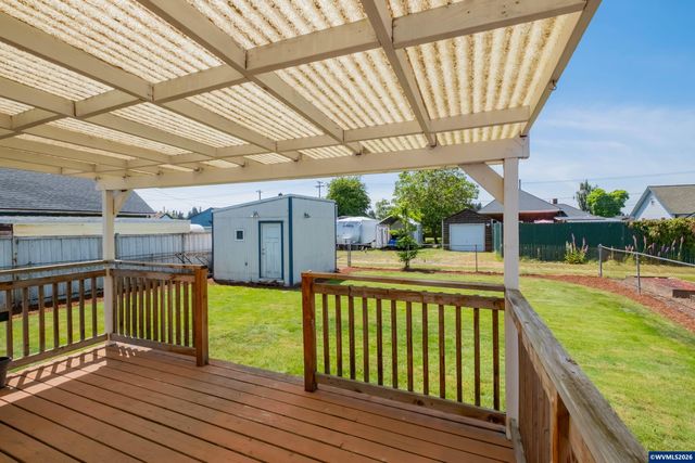1137 N 4th St, Stayton, OR 97383
