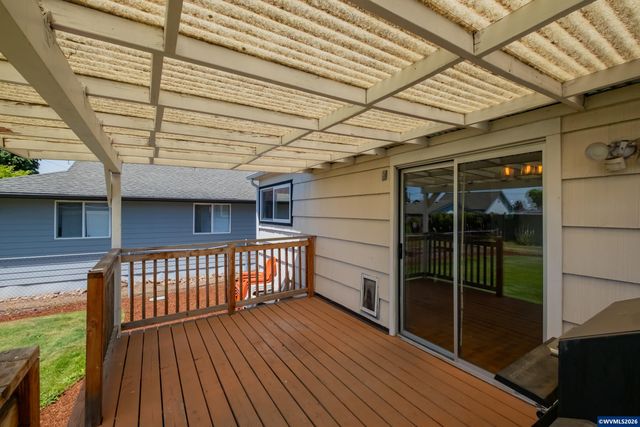 1137 N 4th St, Stayton, OR 97383