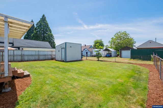 1137 N 4th St, Stayton, OR 97383