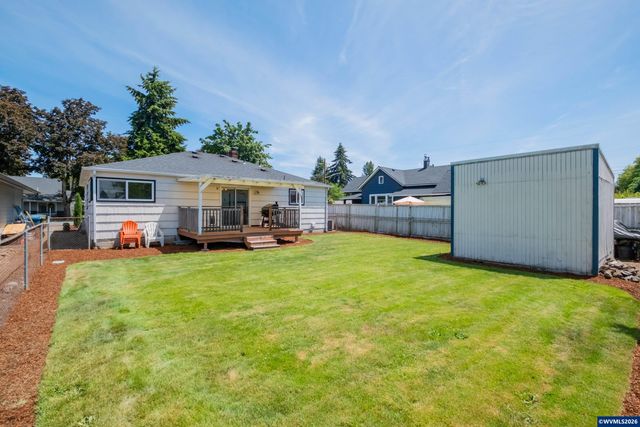 1137 N 4th St, Stayton, OR 97383