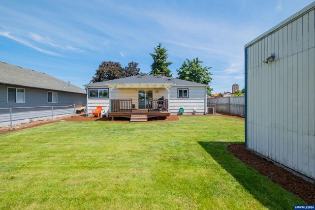 1137 N 4th St, Stayton, OR 97383