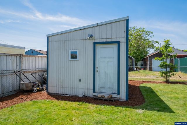 1137 N 4th St, Stayton, OR 97383