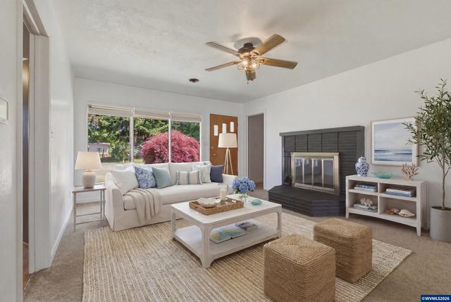 1137 N 4th St, Stayton, OR 97383