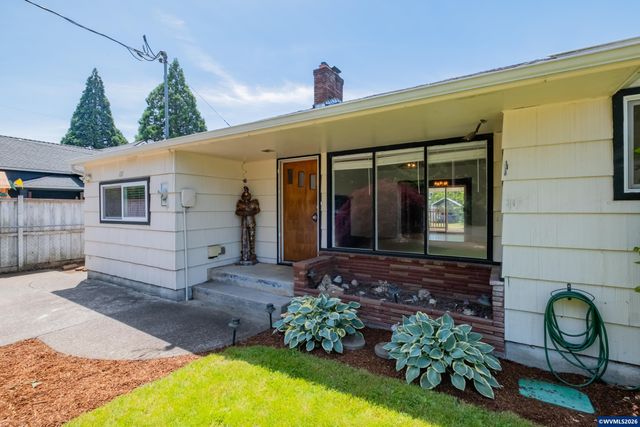 1137 N 4th St, Stayton, OR 97383