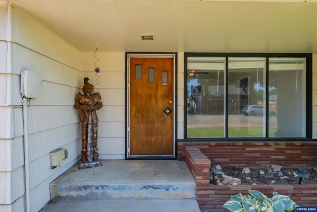 1137 N 4th St, Stayton, OR 97383