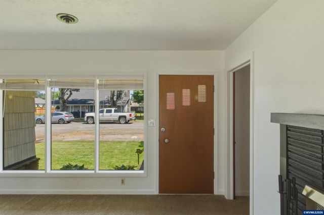 1137 N 4th St, Stayton, OR 97383