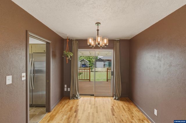 1137 N 4th St, Stayton, OR 97383
