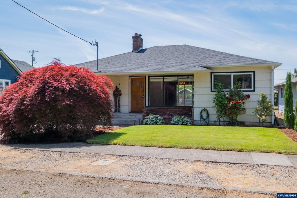1137 N 4th St, Stayton, OR 97383