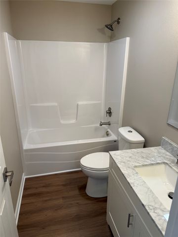 352 E Pleasant View Drive, Des Moines, IA 50315