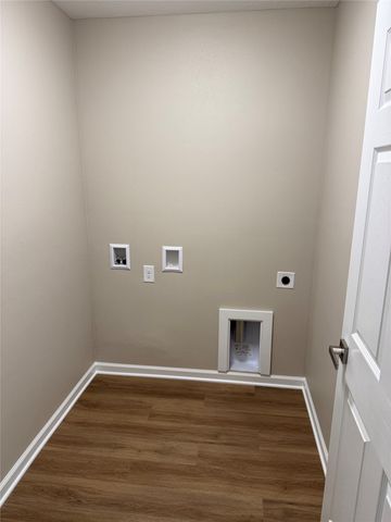 352 E Pleasant View Drive, Des Moines, IA 50315