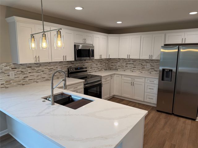 352 E Pleasant View Drive, Des Moines, IA 50315