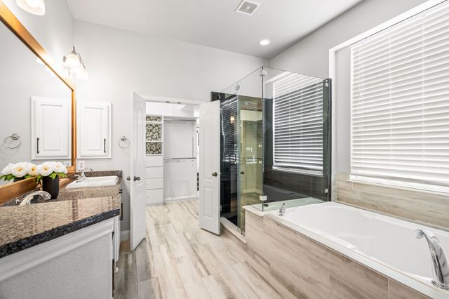 1301 Meadows Avenue, Lantana, TX 76226