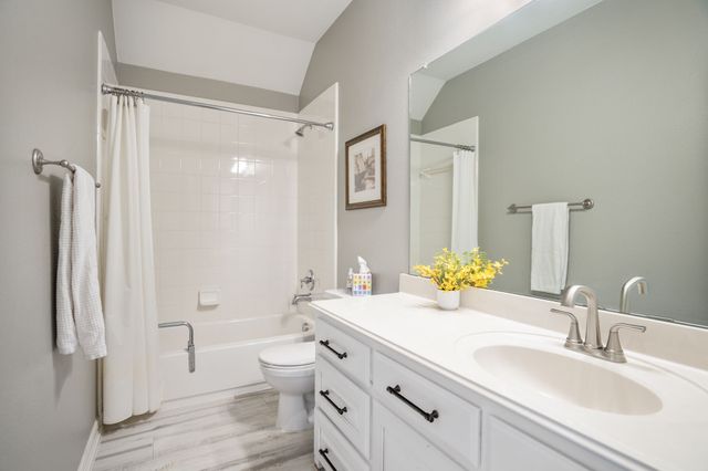 1301 Meadows Avenue, Lantana, TX 76226