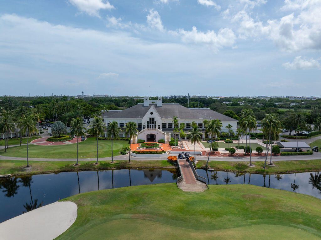 Image 27 of property listing at 17031 Boca Club Boulevard 065a, Boca Raton, FL 33487