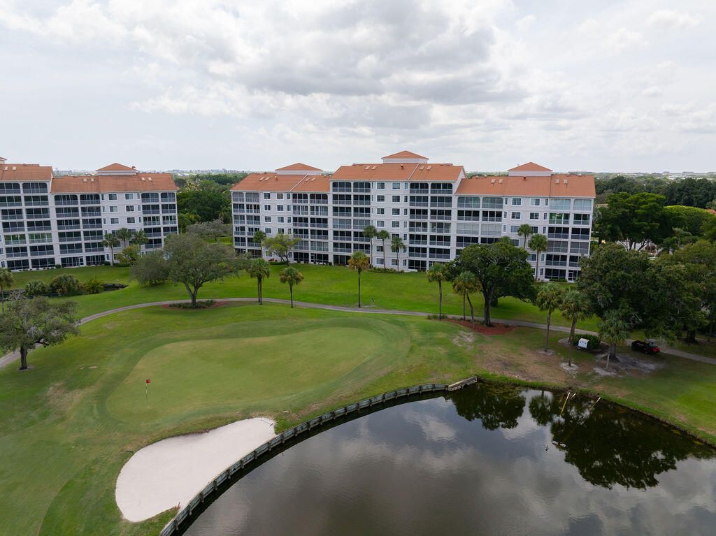 Image 31 of property listing at 17031 Boca Club Boulevard 065a, Boca Raton, FL 33487