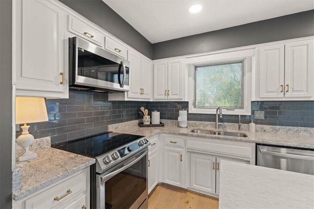 6236 W 121ST Street, Overland Park, KS 66209