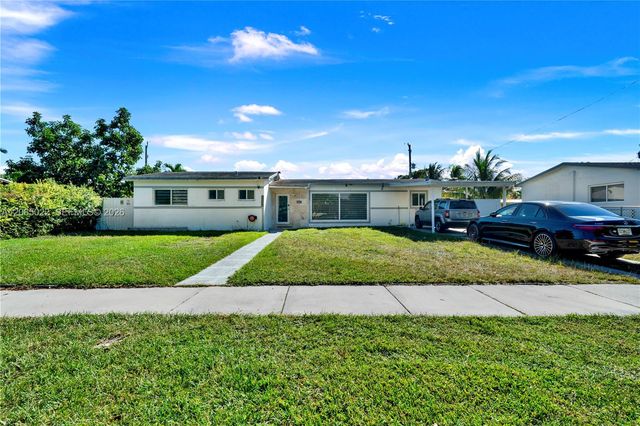 10100 Nicaragua Dr, Cutler Bay, FL 33189