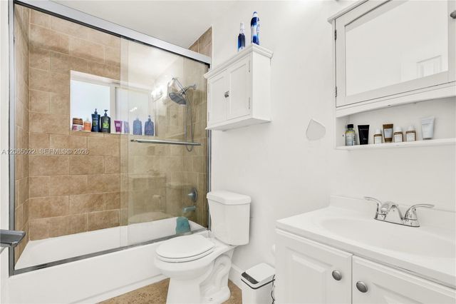 10100 Nicaragua Dr, Cutler Bay, FL 33189