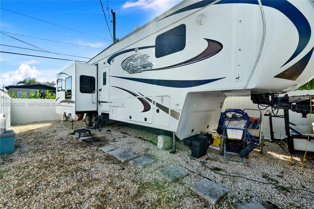 10100 Nicaragua Dr, Cutler Bay, FL 33189