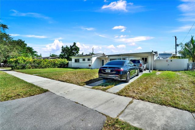 10100 Nicaragua Dr, Cutler Bay, FL 33189