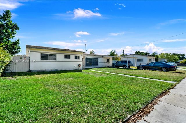 10100 Nicaragua Dr, Cutler Bay, FL 33189