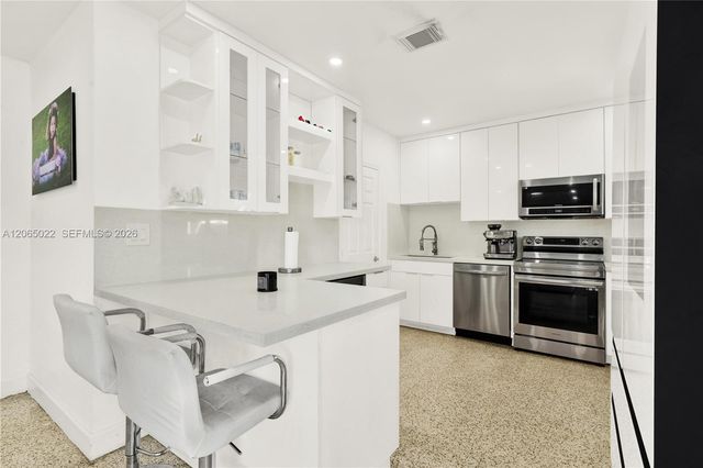 10100 Nicaragua Dr, Cutler Bay, FL 33189