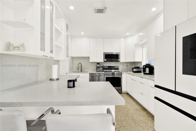 10100 Nicaragua Dr, Cutler Bay, FL 33189