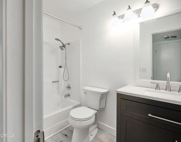 955 E 3rd 209, Long Beach, CA 90802