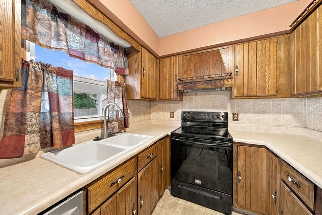 2730 N Gayman Avenue, Davenport, IA 52804