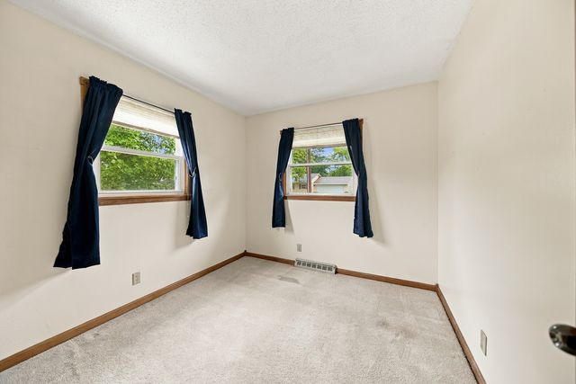 2730 N Gayman Avenue, Davenport, IA 52804