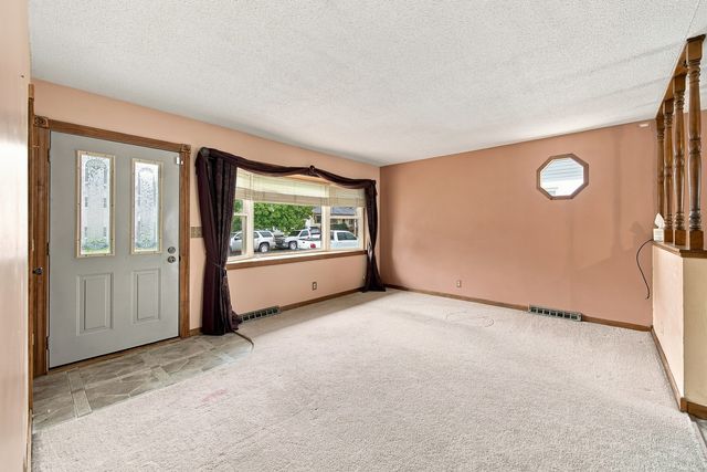 2730 N Gayman Avenue, Davenport, IA 52804