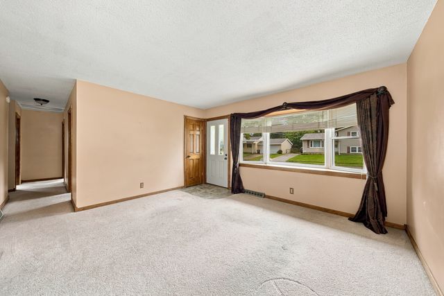 2730 N Gayman Avenue, Davenport, IA 52804