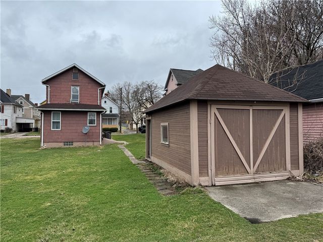 306 N Lafayette St, New Castle, PA 16102