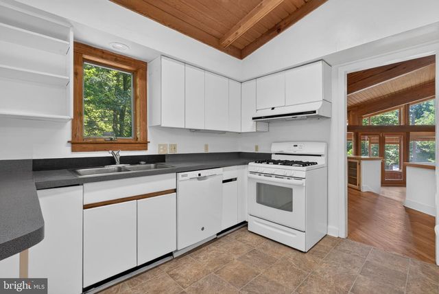 2963 ALBEMARLE ST NW, Washington, DC 20008